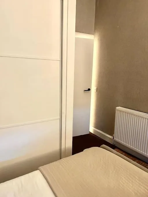 아파트 Large 2 Bedroom, Ground Floor Flat, Close To City 에든버러