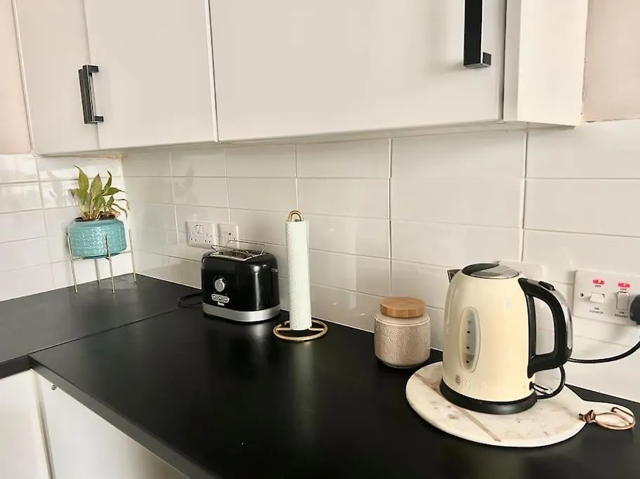 Large 2 Bedroom, Ground Floor Flat, Close To City EDI Velká Británie